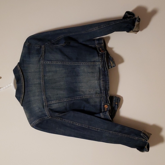 Jean Jacket Garage - Picture 4 of 9